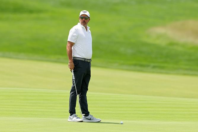 How did Phil Mickelson perform in Round 1 of the 2025 US Open?