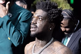 “His team keeping him high and draining him dry” — Internet reacts to video of Kodak Black wiping his finger on a woman’s head after picking his nose