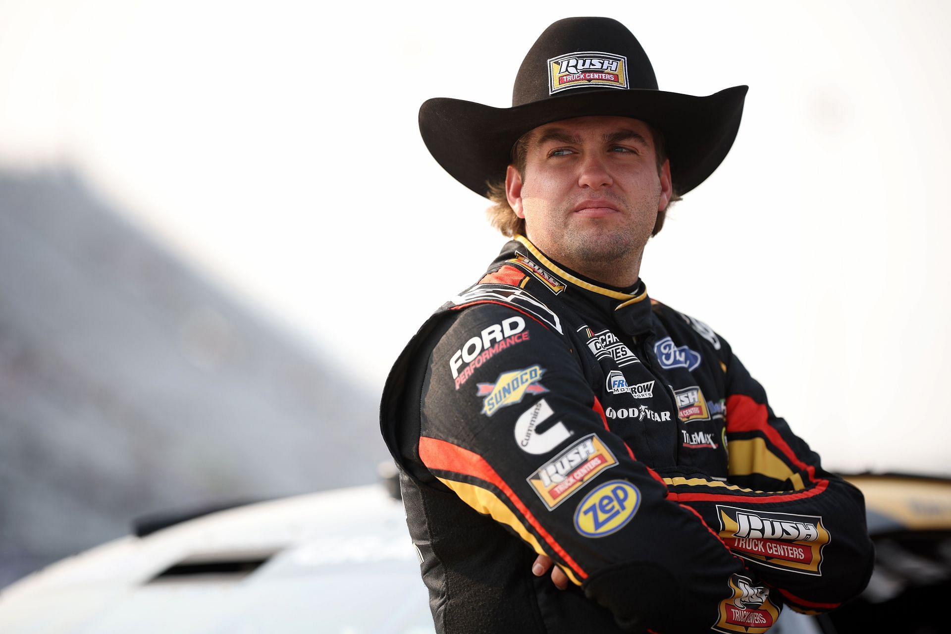 Noah Gragson proactively works with crew as No. 4 team switches to backup car for Viva México 250