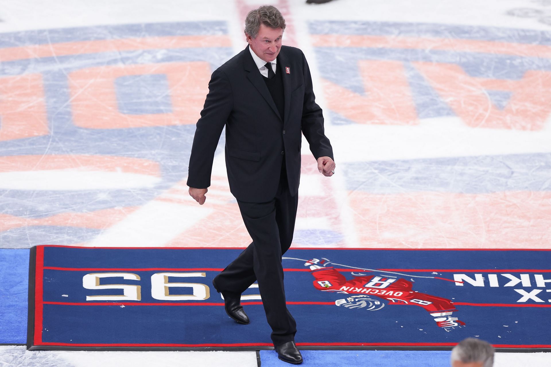 Jackie Redmond "might have to retire" after Wayne Gretzky's verdict on her live reporting from Oilers' moss pit