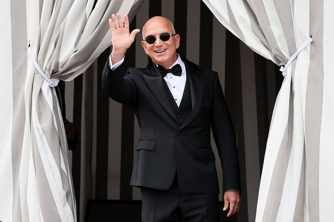 "Resembles a walking p*nis" — Maureen Callahan claims Jeff Bezos and Lauren Sanchez have undergone physical transformation since they began dating