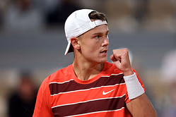 After controversy over $7,000 broken racket, Holger Rune issues strongly worded response to troll's complaints about 'detestable' merch move