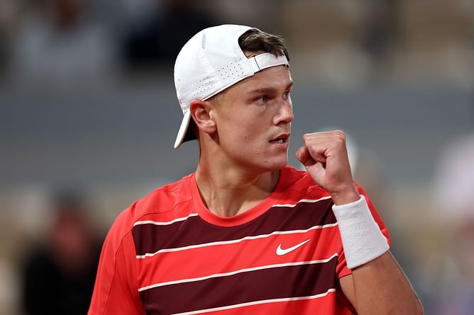 After controversy over $7,000 broken racket, Holger Rune issues strongly worded response to troll's complaints about 'detestable' merch move