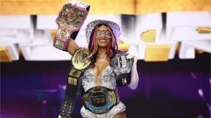 Former WWE World Champion picks Mercedes Moné as the women's wrestler of the year: "It's not even a judgment call"