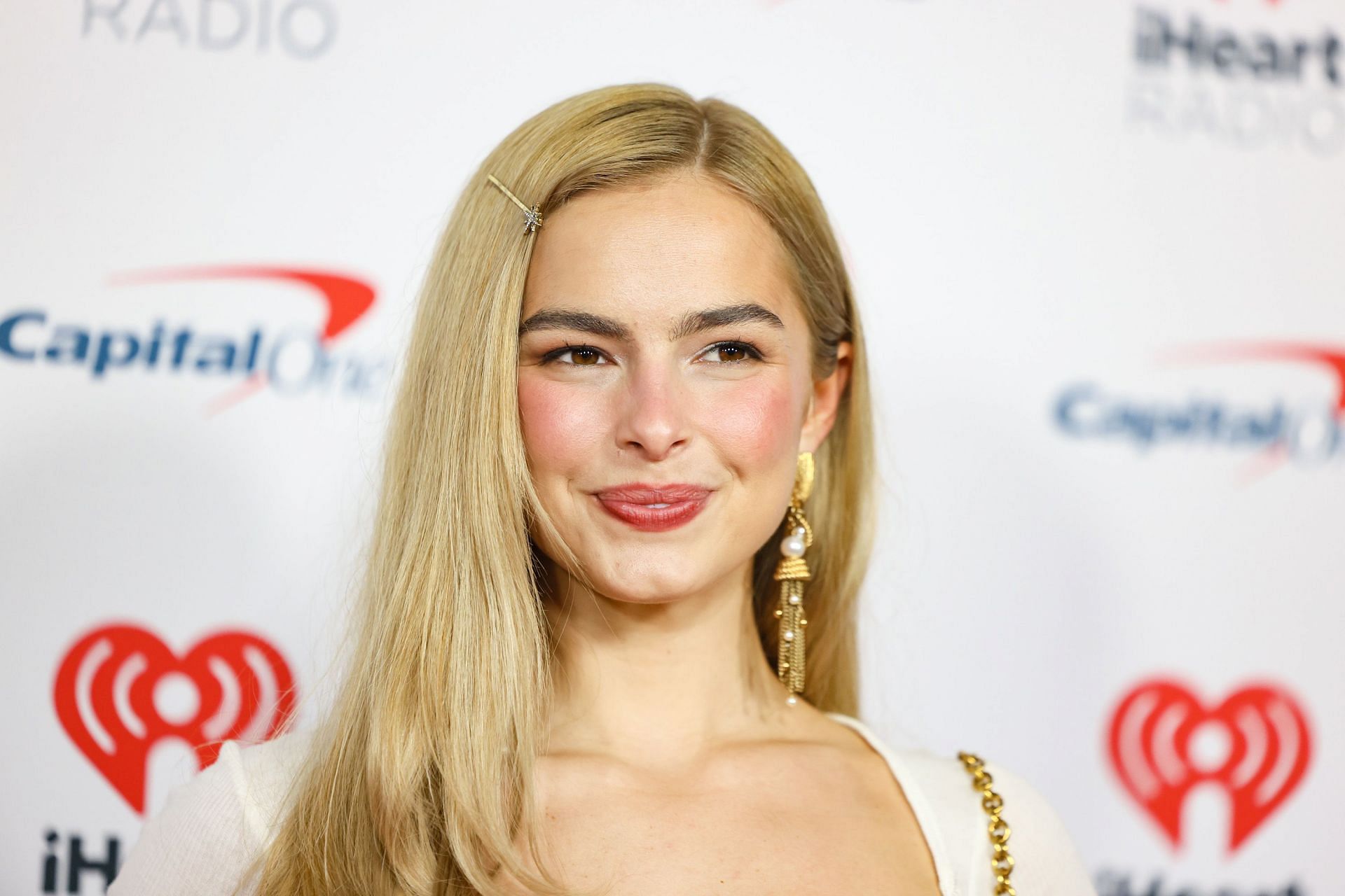 KIIS FM