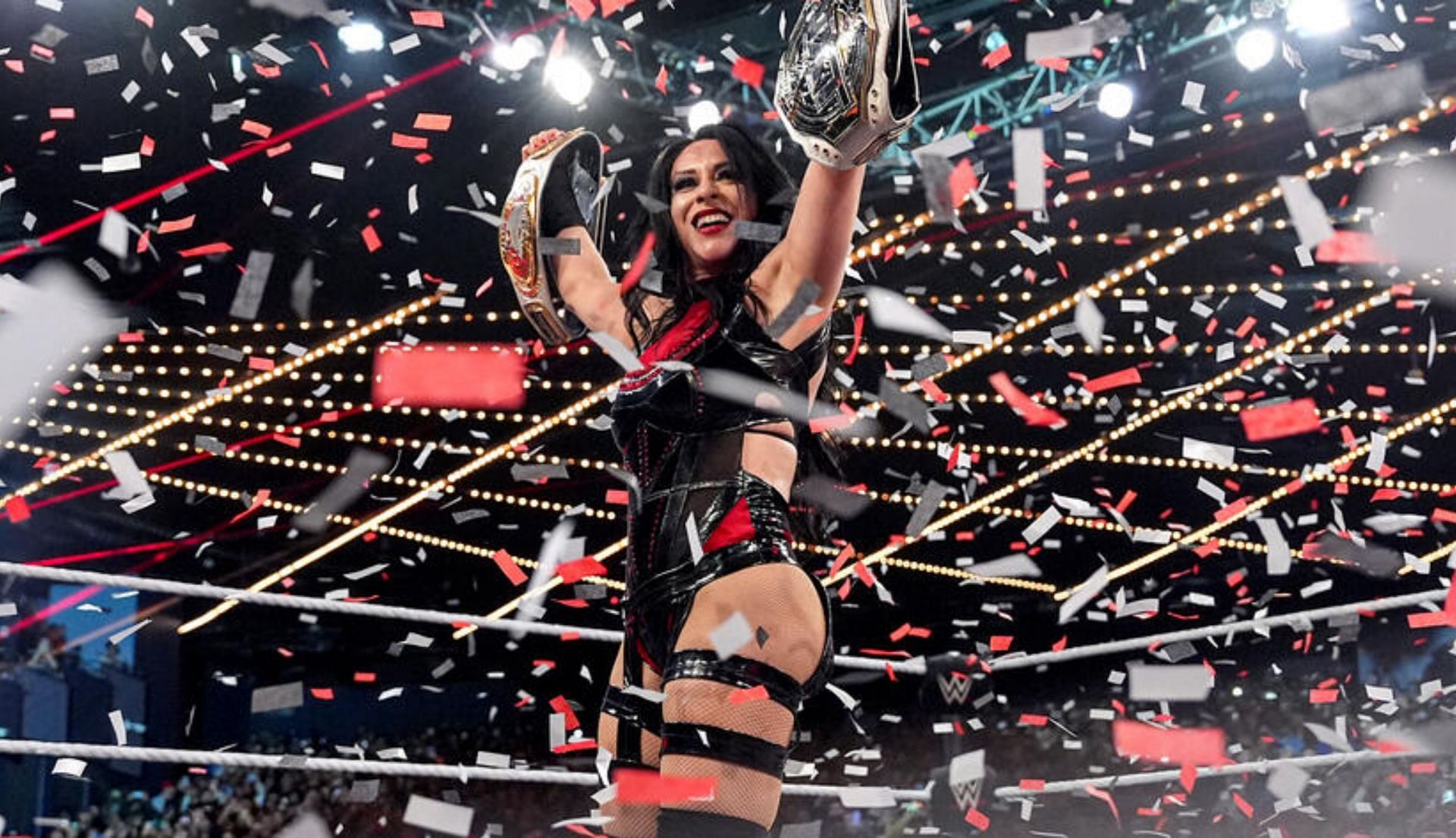 स्टैफनी वकेर चैंपियनशिप के साथ पोज़ देते हुए (Photo: WWE.com)