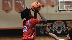 "Most entertaining player in the country", "Lil bro having fun": Fans react as Willie Burnett III hits dance move mid-game