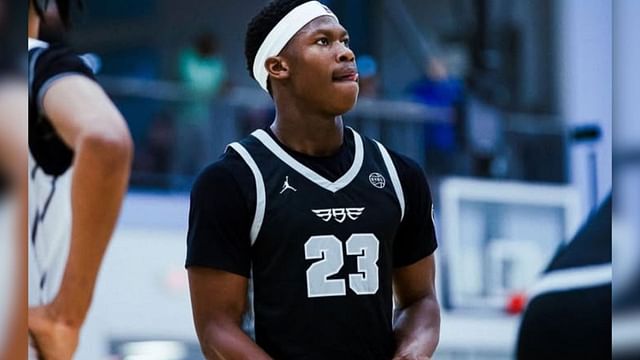 Four star Arkansas Razorbacks commit JJ Andrews in action in the court. (Image via Instagram @jashawwn)