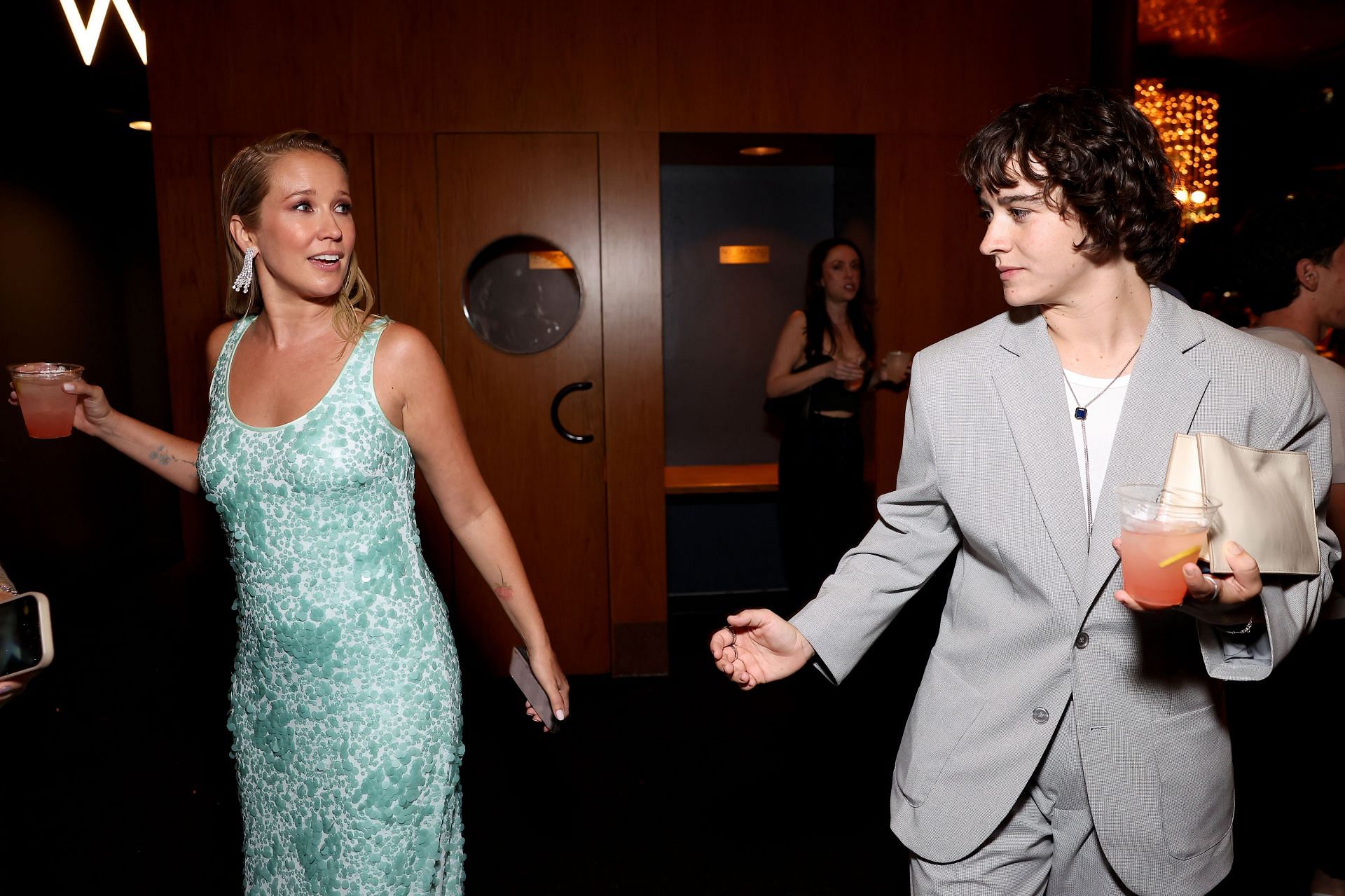 Anna Camp está participando da estréia de Jade Whipkey e Bride Hard em Los Angeles. - (imagem via getty)