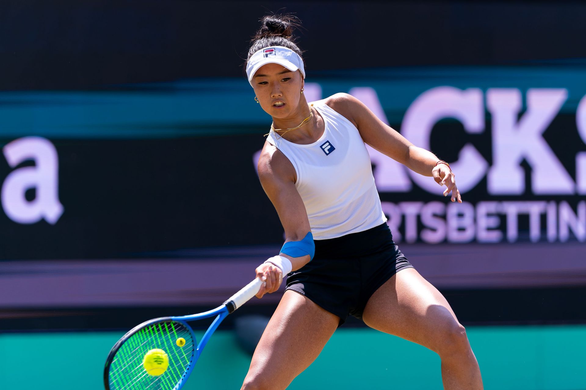 Li plays a forehand Libema Open Grass Court Championships - Source: Getty