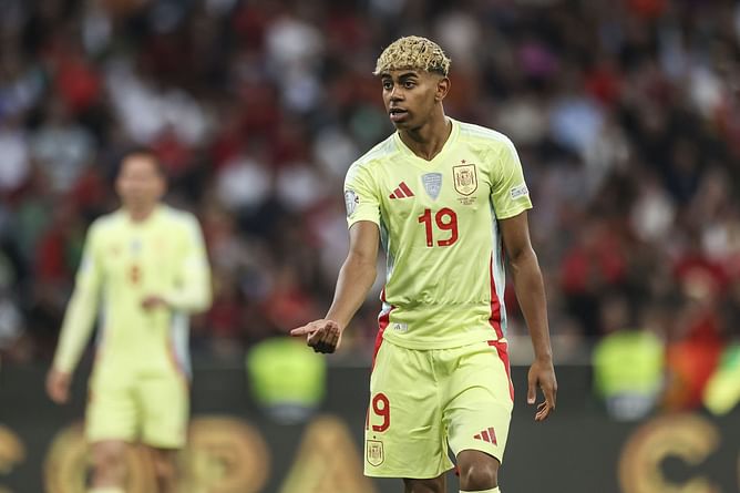 Lamine Yamal constantly urging 22-year-old star to join Barcelona: Reports