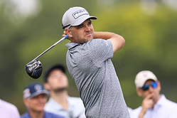 Why did Corey Conners withdraw from the 2025 US Open ahead of Round 4?