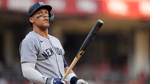 "Aaron Judge isn't clutch"; "Absolutely pathetic" - Fans call out Yankees captain's poor outing in 5-4 loss