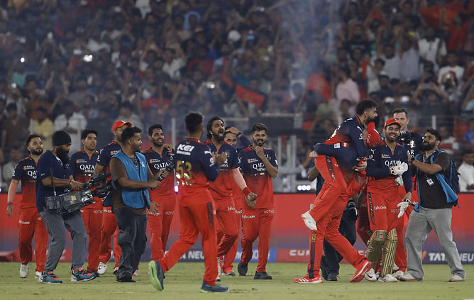 RCB पर लगेगा एक साल के लिए बैन? बेंगलुरु भगदड़ मामले में गिर सकती है गाज