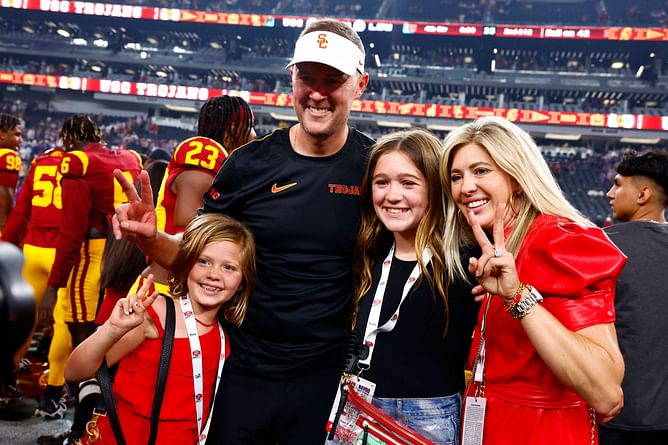 USC HC Lincoln Riley drops warm carousel for wife Caitlin Riley to celebrate her special day