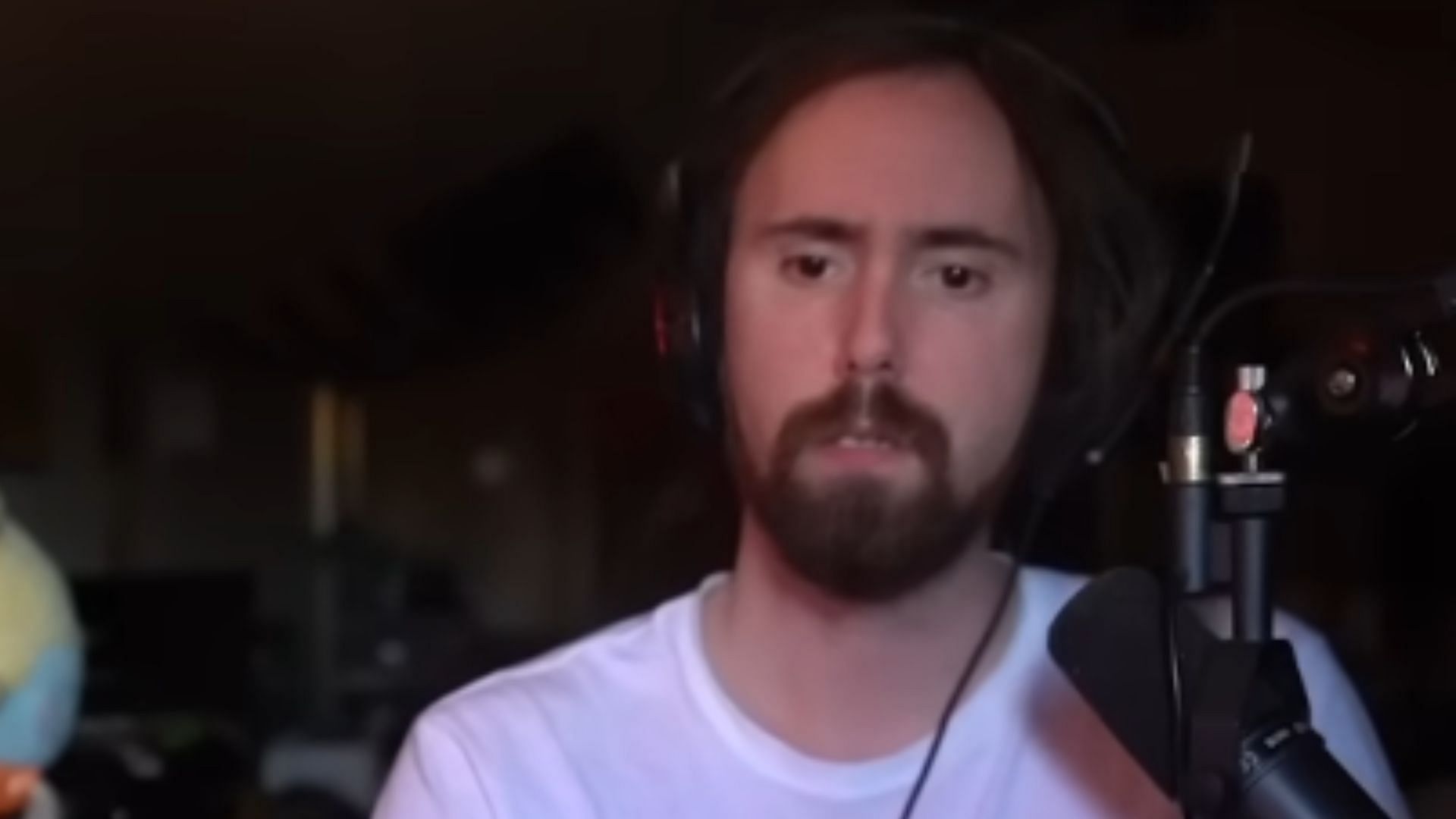 Asmongold recently divulged his brushing habits during a broadcast (Image via Asmongold TV/YouTube)