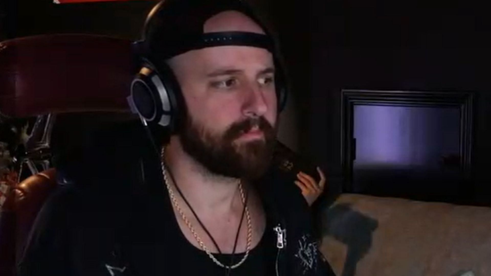 Tectone has claimed that Twitch asked him to ignore those making &quot;false&quot; accusations against him online (Image via Tectone/Kick)