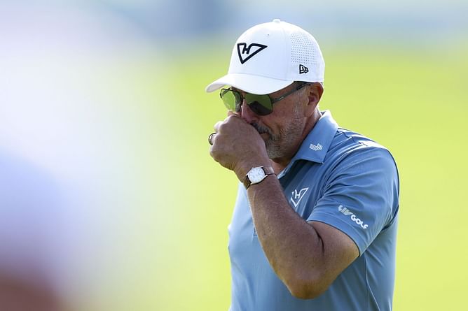 How did Phil Mickelson perform in the US Open 2025, Round 2?