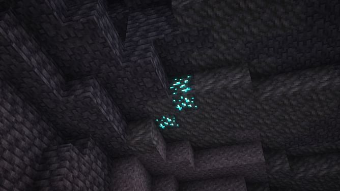 Best tips to find diamonds in caves in Minecraft