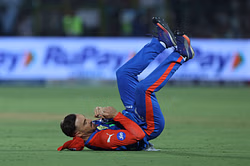 40-year-old Faf du Plessis takes stunning one-handed diving catch in MLC 2025 match [Watch]