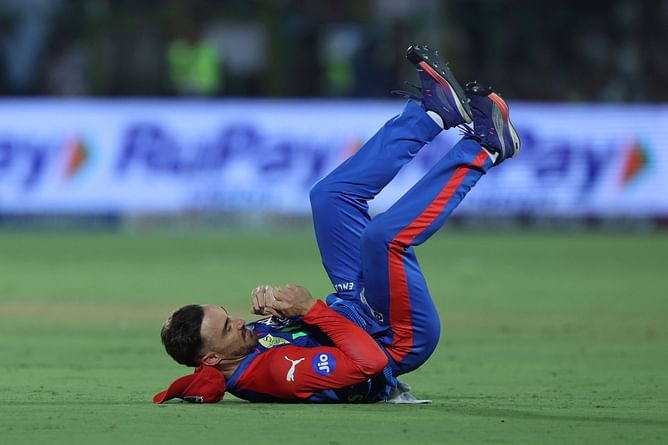 40-year-old Faf du Plessis takes stunning one-handed diving catch in MLC 2025 match [Watch]