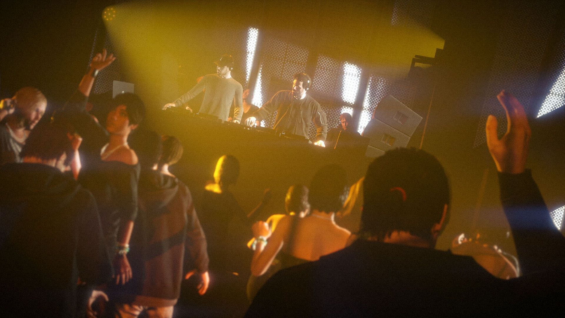 The Nightclub can read online money in Two Ways (Image via Rockstar Games)