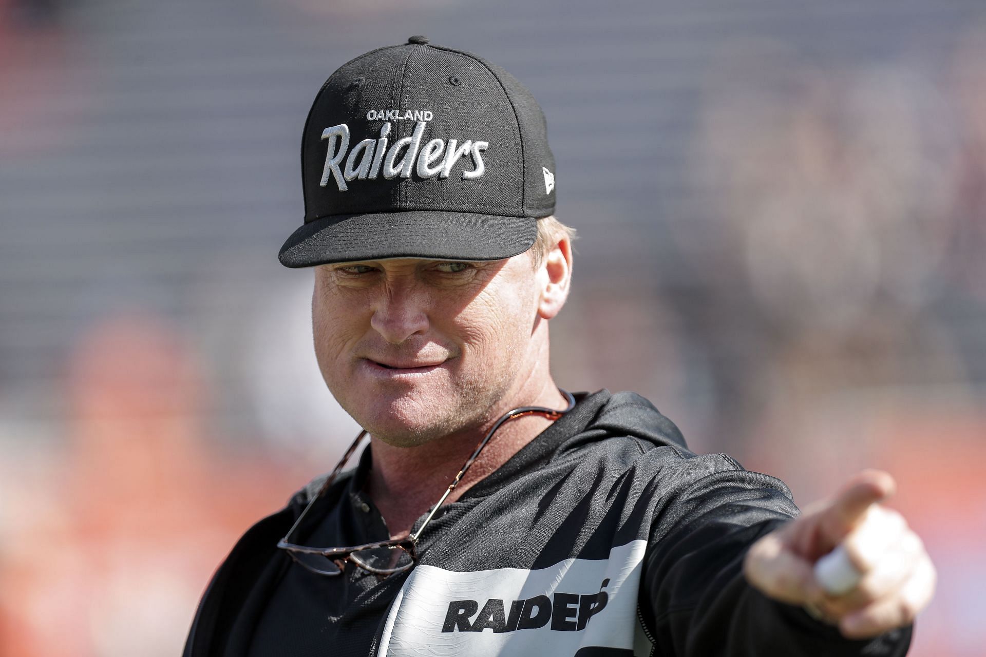 WATCH: QB coach Jon Gruden receives special surprise from Arch Mannings dad Cooper at Manning Passing Academy