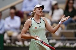 "What's wrong with that weirdo, get his hands off her" - Fans slam Elena Rybakina's coach Davide Sanguinetti for 'grabbing' her in Wimbledon snap