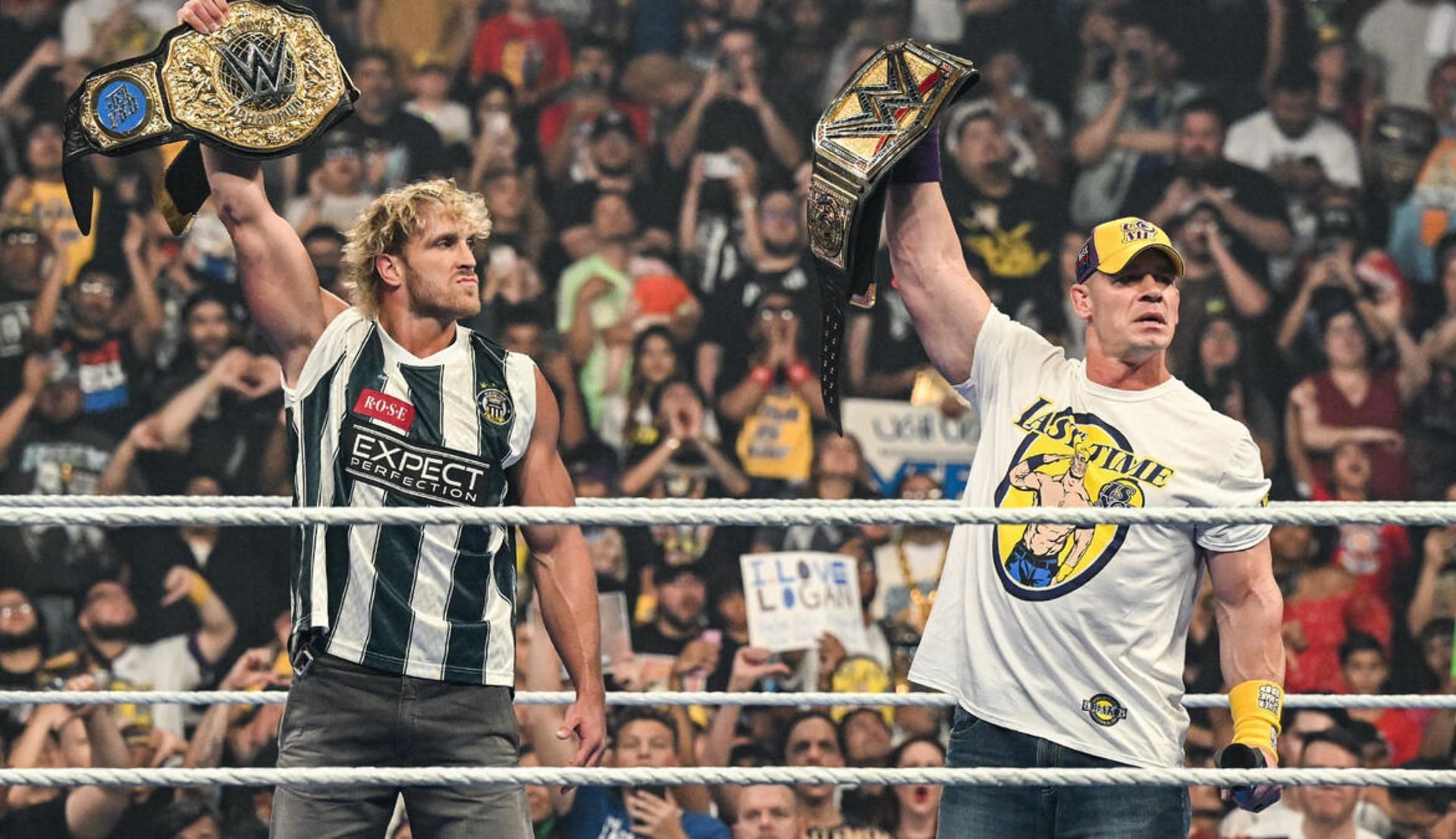 जॉन सीना और लोगन पॉल चैंपियनशिप के साथ (Photo: WWE.com)