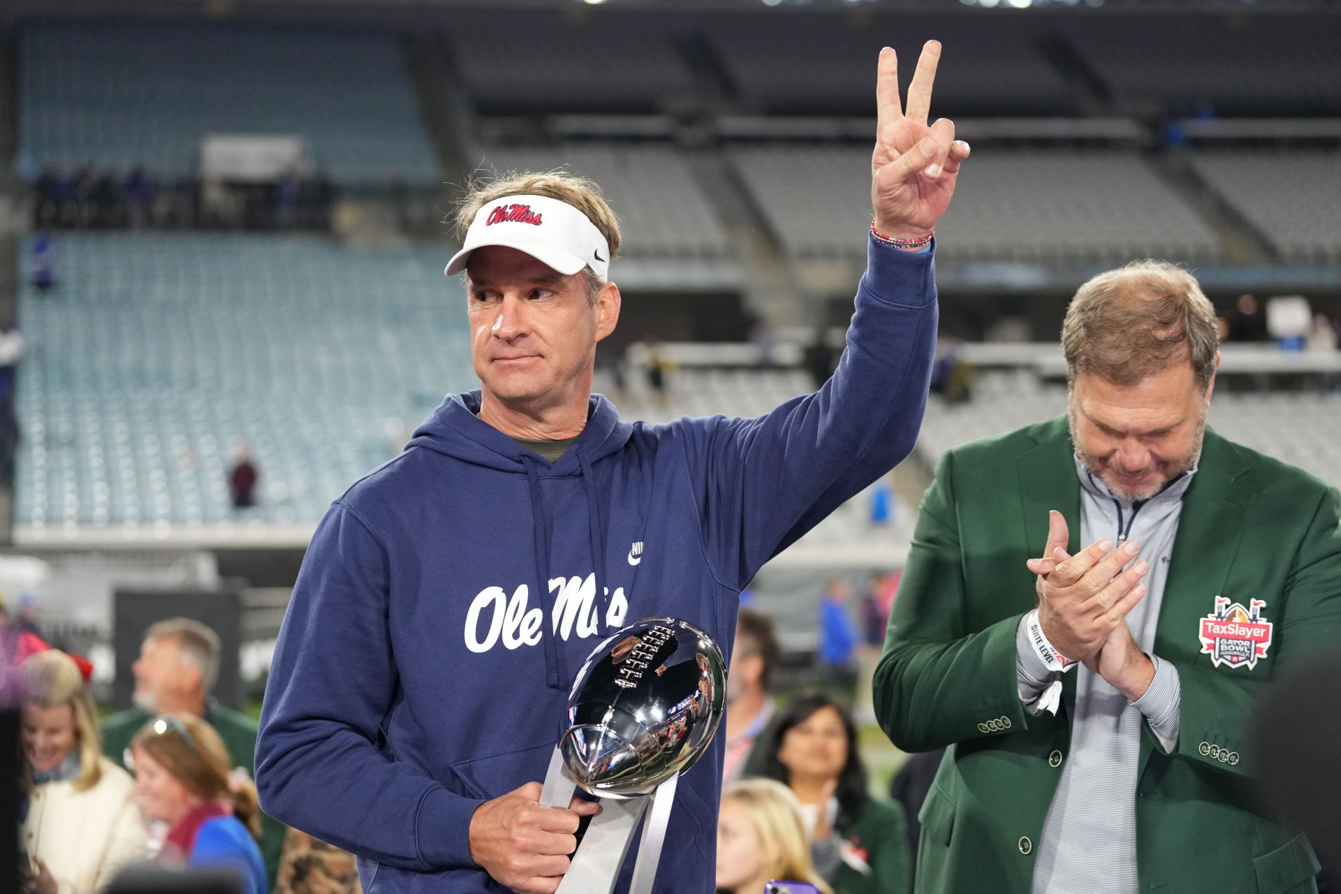 Lane Kiffin steals spotlight at Ole Miss celebrity softball while flexing his sprinting skills in front of large crowd