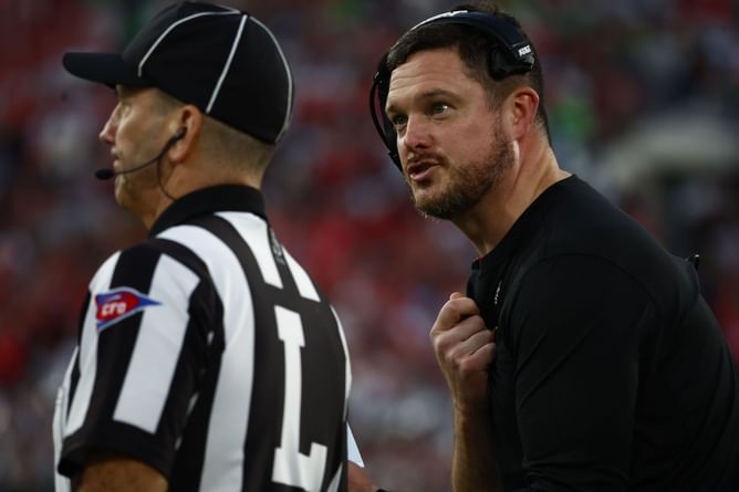 "F**k is wrong with him" "Bag chaser": Fans react as former five-star Oregon commit plans visit to Dan Lanning's program after recent decommitment