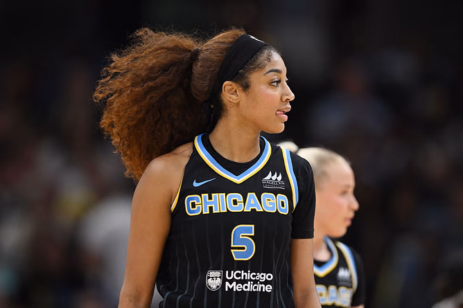 Michael Jordan’s ex-teammate Etan Thomas sends message to Angel Reese after major BET honor
