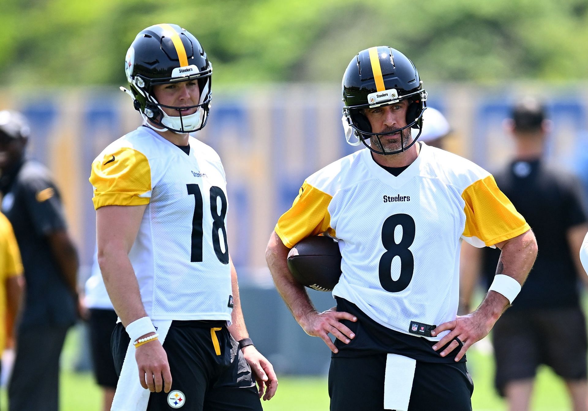 Holy s**t, Aaron Rodgers is asking me questions - Will Howard reveals surprising interaction with veteran QB during Steelers minicamp