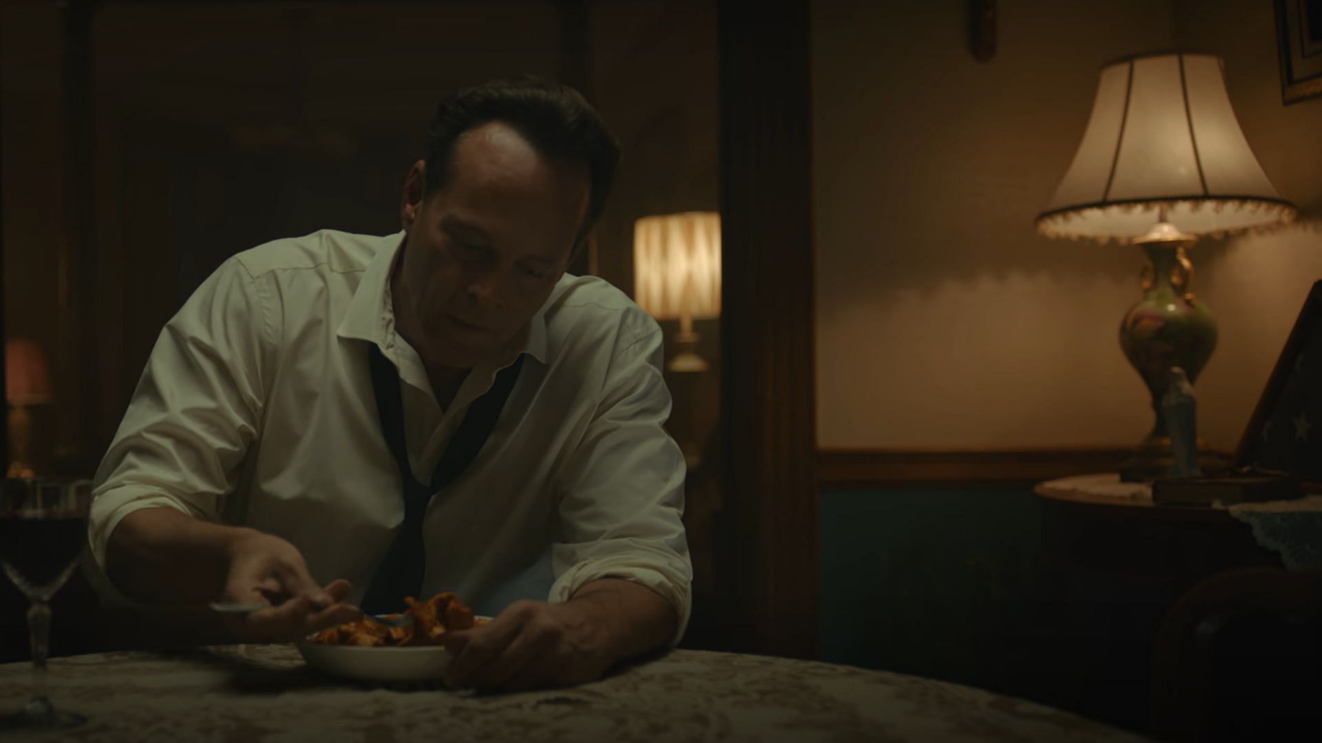 Vince Vaughn as Joe Scaravella (Image via Netflix)