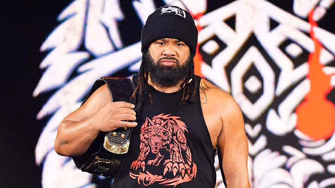 Top female WWE champion shares photo with Jacob Fatu; both seen holding their respective titles