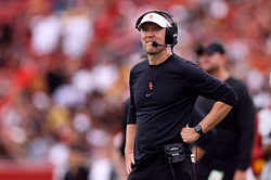 "Lincoln Riley tone deaf as usual" - CFB insider rips into USC HC for dodging Notre Dame rivalry question
