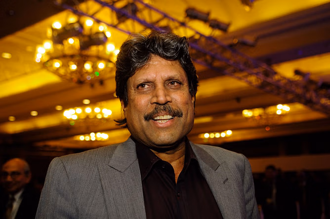 Kapil Dev pops champagne & celebrates with 1983 World Cup teammates at his house on 42nd anniversary [Watch]