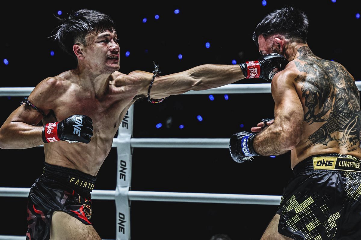 Jaosuayai (left), Denis Puric (right) [Photo via ONE Championship]