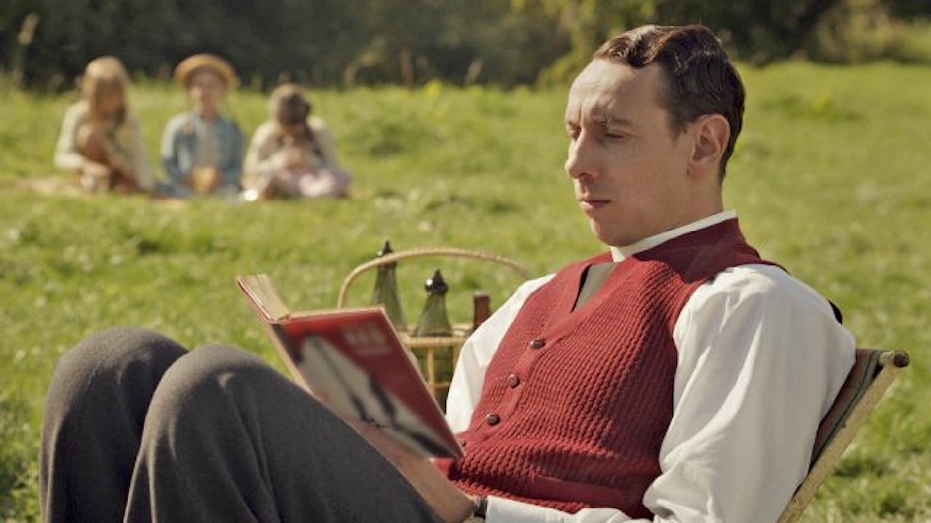 The British actor Al Weaver as Leonard Finch in the crime mystery series Grantchester. (Image via pbs.org)