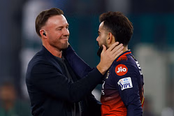"ये 18 साल बहुत लम्बे रहे"- IPL ट्रॉफी जीतने के बाद विराट कोहली हुए इमोशनल, एबी डिविलियर्स के लिए कही ये बात