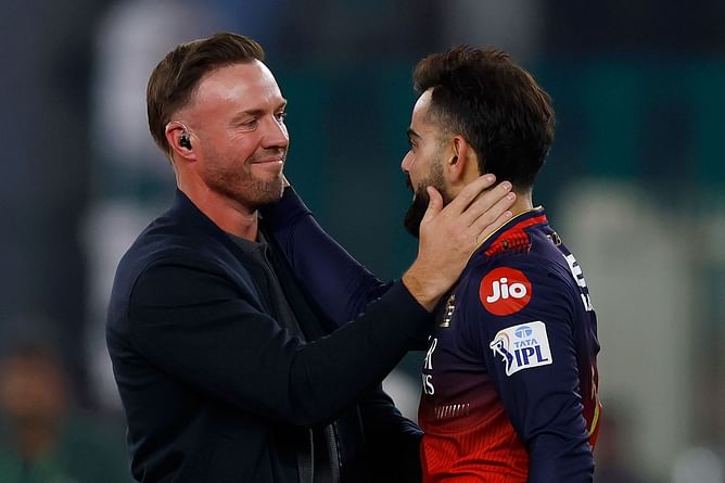"ये 18 साल बहुत लम्बे रहे"- IPL ट्रॉफी जीतने के बाद विराट कोहली हुए इमोशनल, एबी डिविलियर्स के लिए कही ये बात