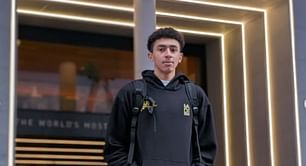 6’7 8th grader David Johnson impresses with explosive moves in latest highlight reel