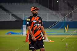 Mohammad Shami plays backyard cricket with family after being ignored for ENG vs IND 2025 Tests [Watch]
