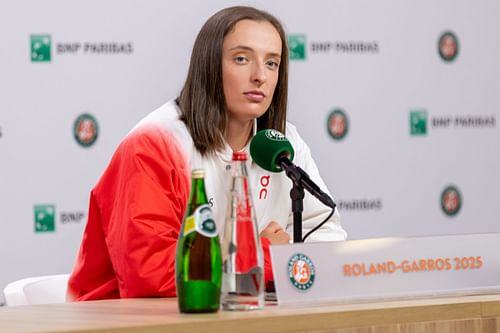 Iga Swiatek at a 2025 French Open press conference (Source: Getty)