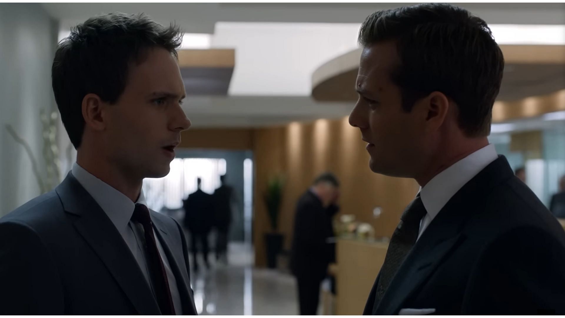 A scene from S2, Ep 1 (Image via YouTube/ @Suits Official)