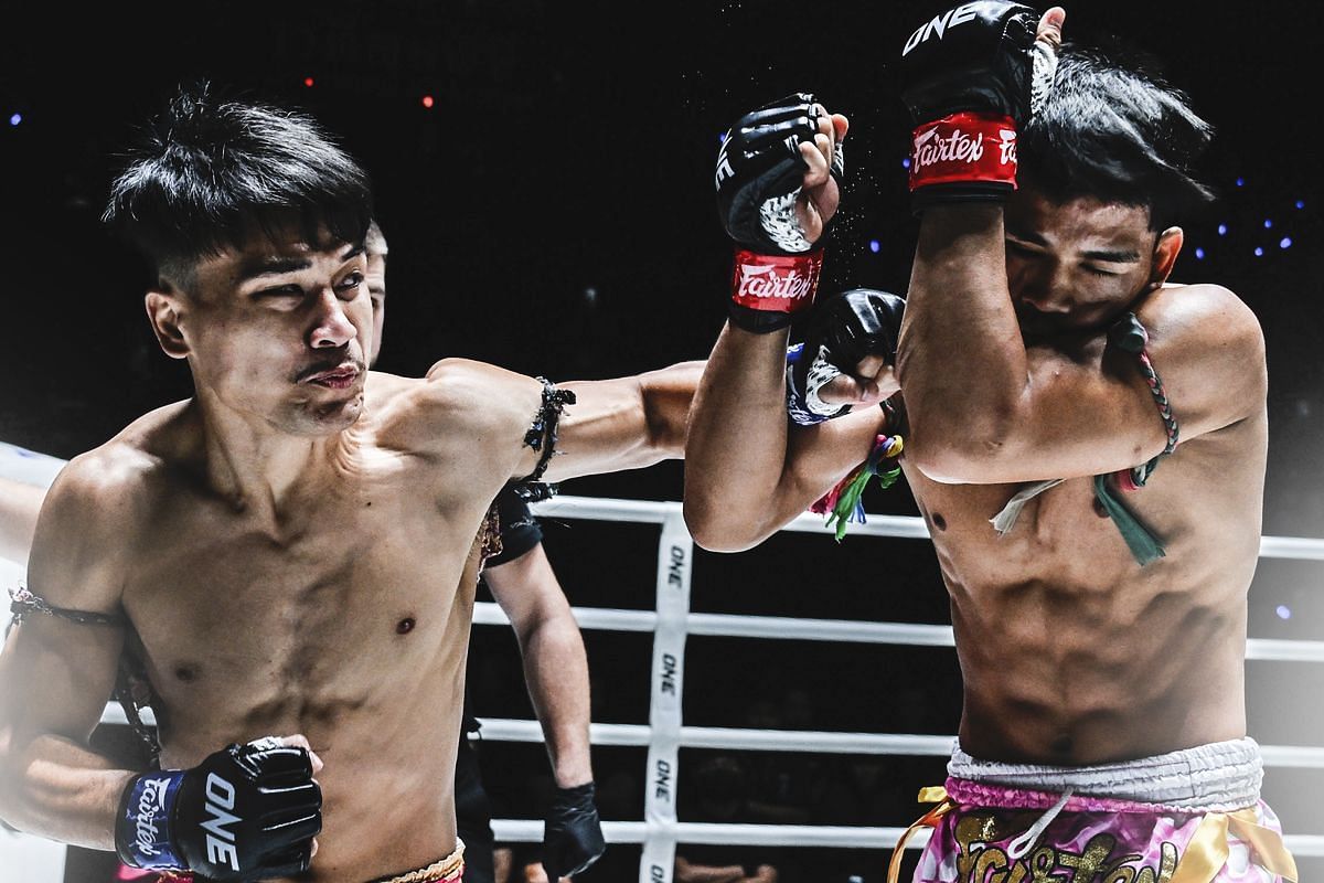 Jaosuayai (L) vs Nakrob | Photo by ONE Championship