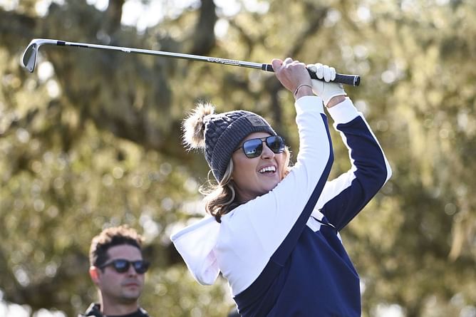 ‘Practice Hero’ Amanda Balionis shocks 223K followed IG golf influencer with near-perfect over-the-water shot