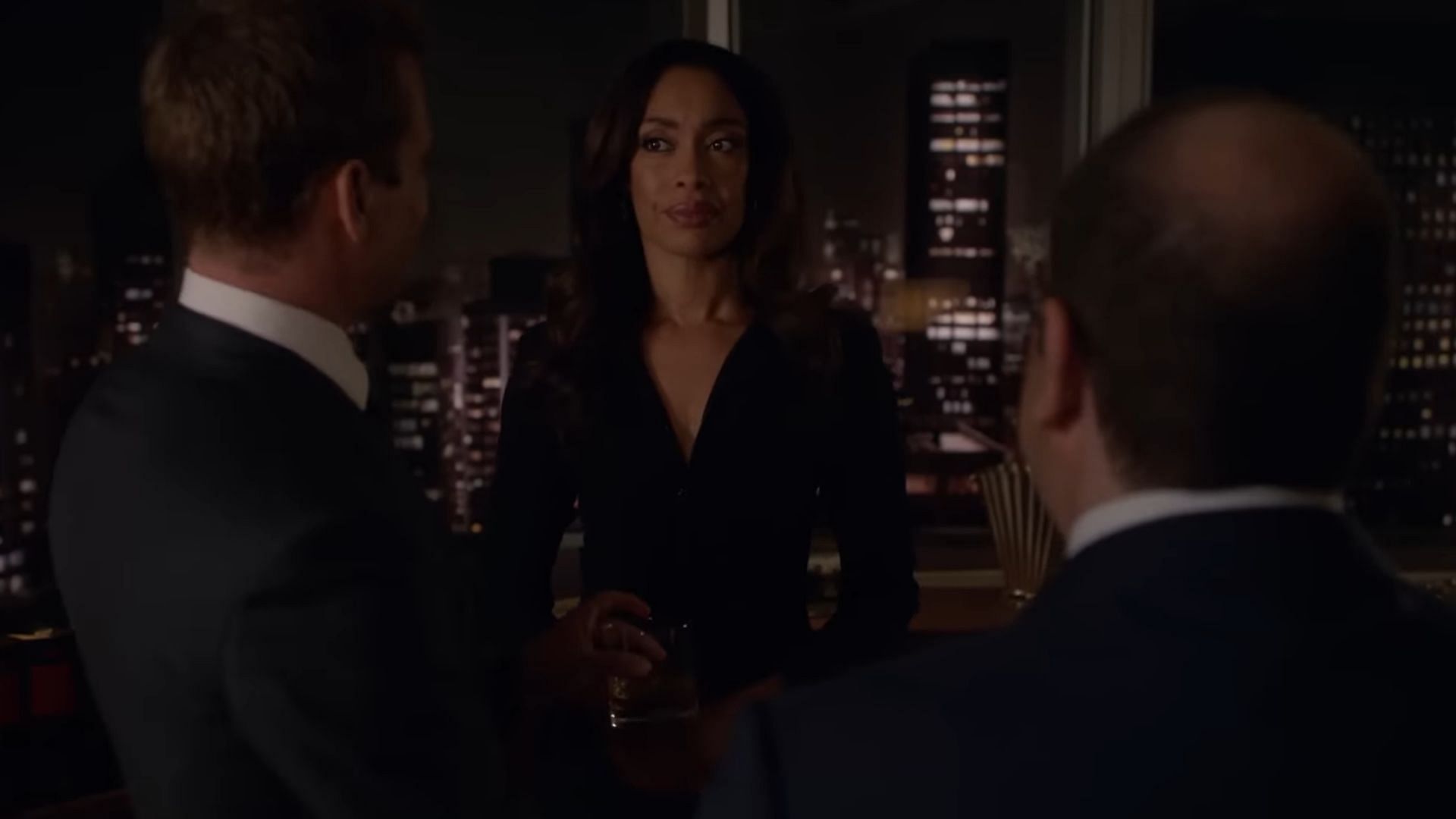 A scene from S6, Ep 10 (Image via YouTube/ @Suits Official)