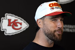 "This is just for the cameras" - Travis Kelce gets trolled by ex-Chiefs OT as 3x Super Bowl champion turns professor for student TEs