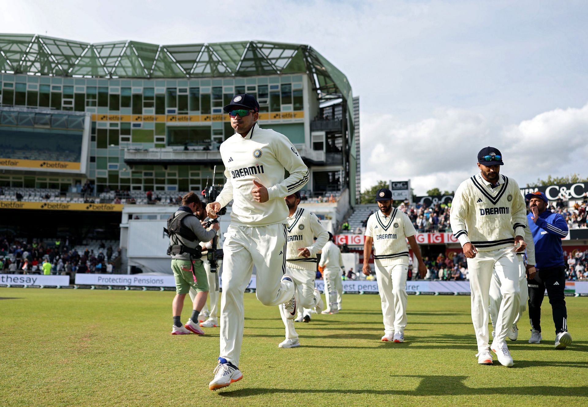 India will hope to strike a few early blows in the first session of Day 5. [P/C: Getty]
